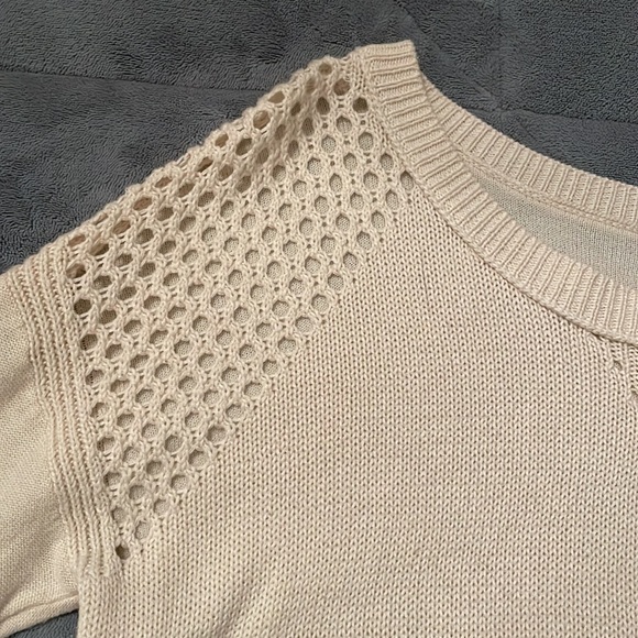American Eagle Outfitters small cream sweater - Picture 3 of 4